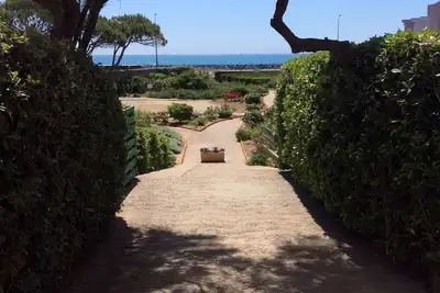 Studio Tout Équipé vue mer à 50m de la Plage