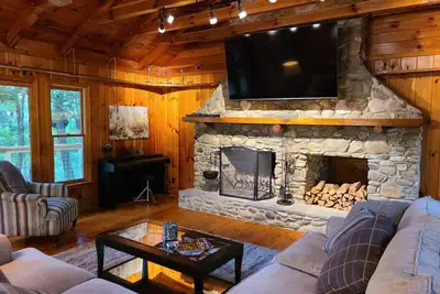 Image de Private mountain cabin surrounded by Nat'l Forest! Visit wineries, hike the At!