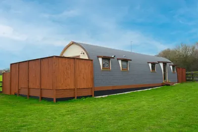 Image de Pod-Appartement-Salle de bain privée séparée-Vue sur la campagne-Dragon's Den 5