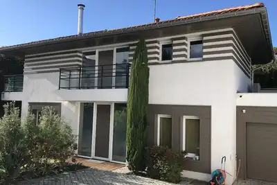 Image de Villa familiale avec petite piscine et belles terrasses ensoleillées