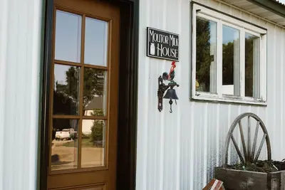 Image de Molitor Milk Barn-Feathered Acres Learning Farm & Inn