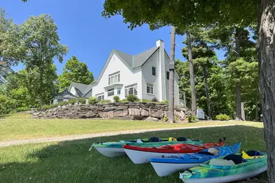 Image de The Lotus – Home with the best view of Calabogie Lake