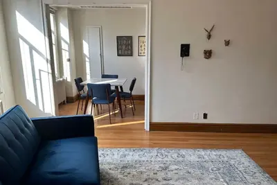 Image de Downtown home away from home