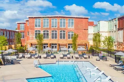 Image de Mid Century Modern Apartment w/ a pool!