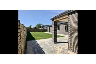 Image de Modern & spacious house near the airport\n