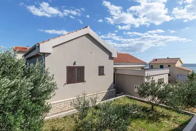 Image de Maison confortable à Maslenica avec.