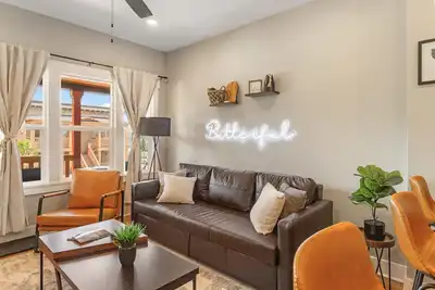 Image de Modern condo in the heart of Uptown Butte - Unit B \n