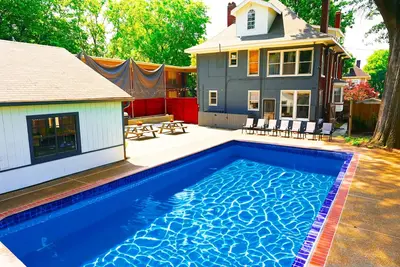 Image de 4 Bedroom Memphis Historic Home and Summer In-ground Swimming Pool