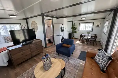 Image de After-Hours Bliss: Cozy BoxHouse for Relaxation, Monahans, Tx