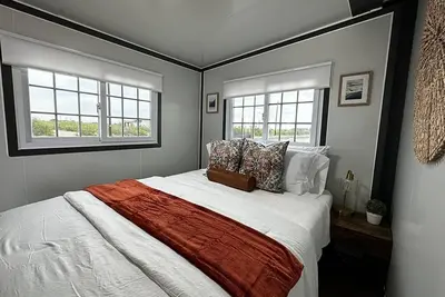 Image de BoxHouse Villages Monahans, Queen Bed