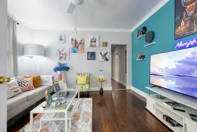 Image de Midtown Tiger Retreat with ShellCrestCorp\" 745