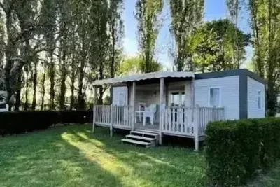 Image de Mobil home Confort Suite - 30m² - 2 chambres + 2 salles de bain - vue dégagée campagne - 4 personnes