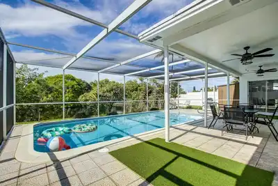 Image de New! Lush Villa w/ Pool and King Bed Sleeps 10. .