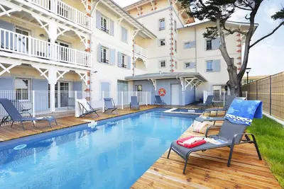 Image de Offre été! Walk to the Beach! Sunny Apartment