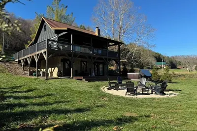 Image de The Copper Cabin: Creek-side Mountain Luxury