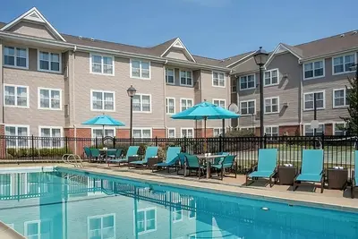 3 Relaxing Units! Short Drive to David Harrison Park, Pets are Allowed w/ Pool