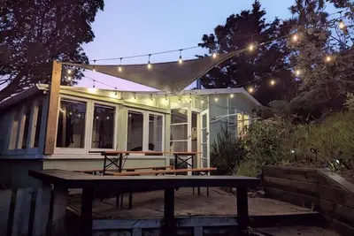 Image de Classic Kiwi bach & sleep-out with a stunning view