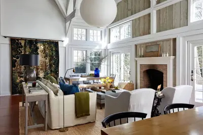 Acorn House. Stay in Architect & Designer's country house.