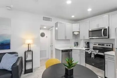 Image de Tp17 - Sunset on the Cul-de-sac 1br Apartment