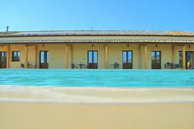 Image de 5 gîtes indépendants avec vue sur la campagne sicilienne, adaptés aux familles