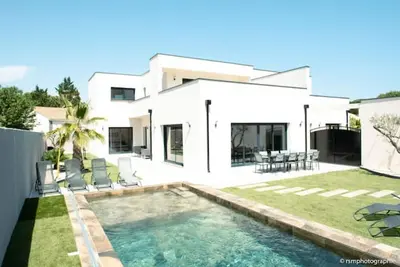 Villa Grand Nicolas avec piscine privé, parking à 700m de la mer Méditerranée