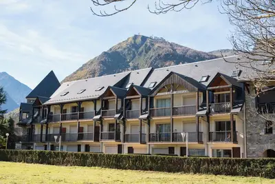 Image de Appartement 'Le Village Des Thermes' avec vue sur les montagnes et terrasse privée