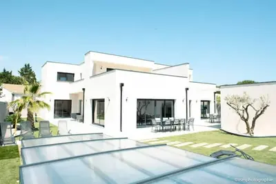 Villa pour des vacances au soleil, prés de la plage Méditerranée piscine/jacuzzi