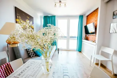 Image de Bright 14th Floor Central Home with Balcony & View