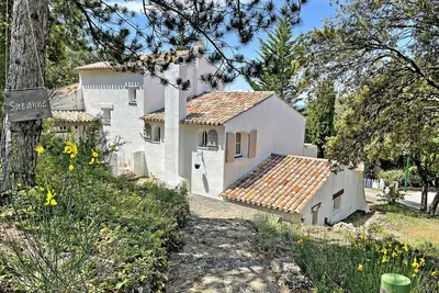 Image de Villa Suzanne - maison de charme dans domaine avec piscine et tennis