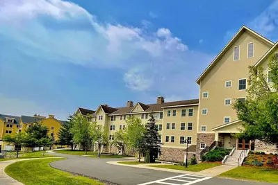 Image de Okemo's Jackson Gore-1 Bedroom Condo /Direct Ski Access. Walk to Pool & hot tubs