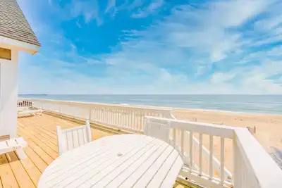 Image de Oceanfront Dog Friendly Home w/ Saltwater Pool, Hot Tub, Elevator, Game Room