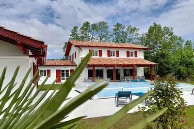 Image de Villa Neuve au Pied du Bourg, Toutes Activités Mer/sport/tourisme à Proximité