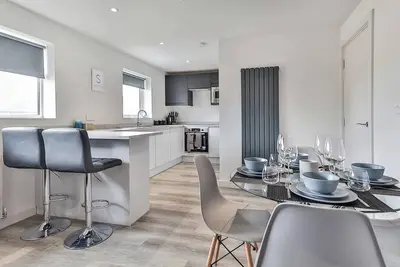 Image de Newly Renovated 3 bed 2 bath Apartment & Parking