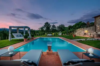 Image de Villa Flora, a Luxury 3 bedrooms Farmhouse with Pool and Jacuzzi