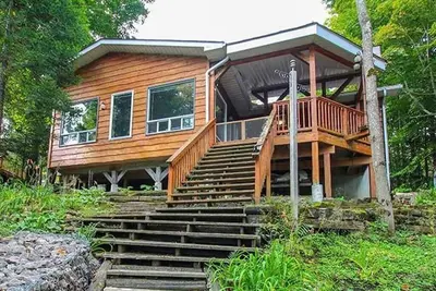 Image de Long Lake Hideaway Cottage Haliburton ❤️ Family fun & Pet-friendly! 3br, 1ba