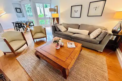 Image de Spacieux appartement 6-8 pers Versailles 3 chambres avec jardin + cour