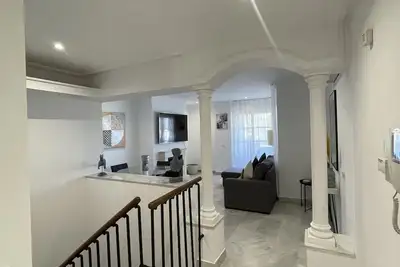 Image de Duplex in the Heart of Nueva Andalucia, Walking Distance to Puerto Banus