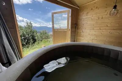 Image de Jacuzzi privé & Jardin • T2 cosy proche Font-Romeu