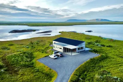 Image de ---Lakefront Villa---