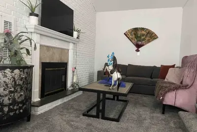 Image de Laylas Gem private waterside house 3 bedroom 2 bath 2 fl backyard WiFi no key Ny