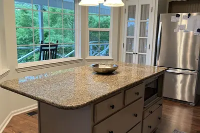 Image de Spacious, family-friendly home on beautiful Lake Martin in Equality, Alabama!