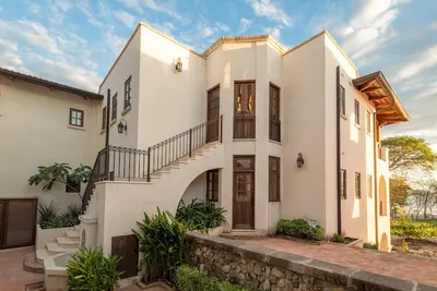 Image de Cambination of 2 Ocean View Condos, in the Heart of Catalinas