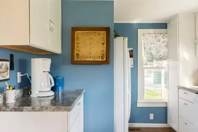 Image de Cozy cottage in a quaint southern town with updated with modern amenities