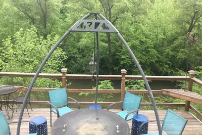 Image de The Cabin On The Mayo River. Surrounded By State Park. Private Waterfront\n