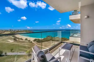 Image de A-1102 Spacious and modern two bedroom with oceanview