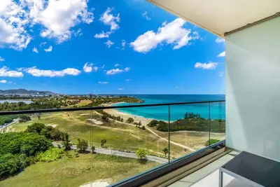 Image de A-1103 Beautiful two bedroom apartment overlooking Mullet Bay Beach