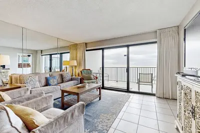 Image de 6th-Floor oceanfront condo with pool, sauna, fitness room, cozy balcony & W/D