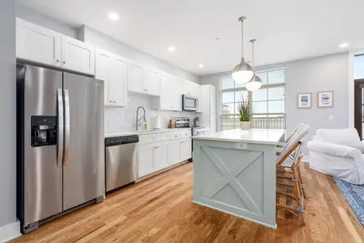 Image de New Luxury Apartment over Target in Downtown Auburn - 202