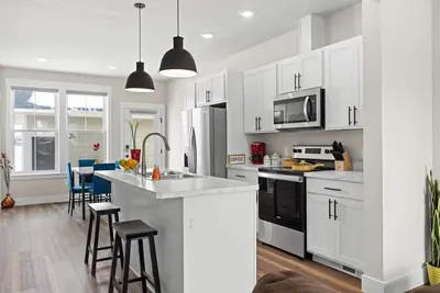 Image de Crash with Class in this Townhome