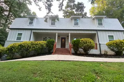 Image de Entire quadplex, 4 apts, group/pet friend, walkable to best of Historic Roswell!